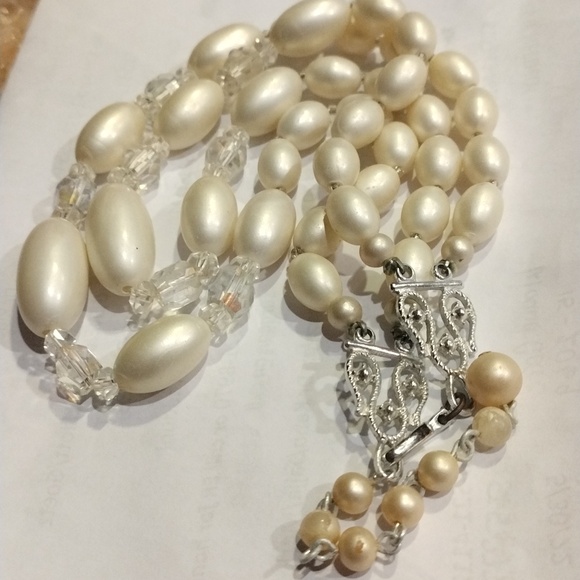 Cream barrel bead and AB pearl like necklace - Picture 5 of 8